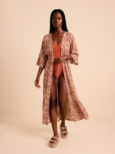 Carica l'immagine nel visualizzatore di Gallery, Model Front: Uv Line Camicia Long Shirtdress Tie Dye Pitanga Upf50+