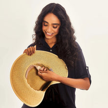 Carica l'immagine nel visualizzatore di Gallery, Image 05: Uv Line Cappello Morbido Hat Santorini Imp Fem Wheat Upf50+