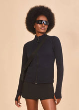 Carica l'immagine nel visualizzatore di Gallery, Model Front: Uv Line Protezioni Da Eruzioni Jacket Fem New Fit Black Upf50+