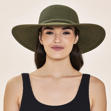 Carica l'immagine nel visualizzatore di Gallery, Model Front: Uv Line Cappello Morbido Hat Jurere Imp Fem Green Militar Upf50+