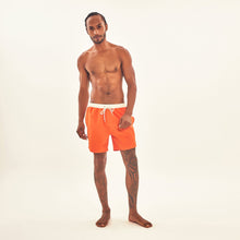 Carica l'immagine nel visualizzatore di Gallery, Model Front: Uv Line Bermuda / Uomo Shorts Boxer Orange Upf50+