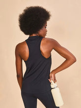 Carica l'immagine nel visualizzatore di Gallery, Model Back: Uv Line Top Da Fitness Regata Sport Color Fem Preto Upf50+