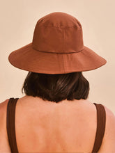 Carica l'immagine nel visualizzatore di Gallery, Model Back: Uv Line Cappello Morbido Lyon Conhaque Upf50+