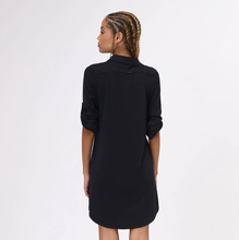 Carica l'immagine nel visualizzatore di Gallery, Model Back: Uv Line Camicia Shirtdress Copenhagen Fem Black Upf50+