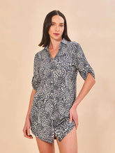 Carica l'immagine nel visualizzatore di Gallery, Model Front: Uv Line Camicia Shirtdress Asas Upf50+