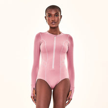 Carica l'immagine nel visualizzatore di Gallery, Model Front: Uv Line Intero Swimsuit Macae Malva Upf50+