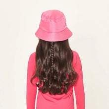 Carica l'immagine nel visualizzatore di Gallery, Model Back: Uv Line Cappello Alla Pescatore Basic Kids Pink Rosa Upf50+