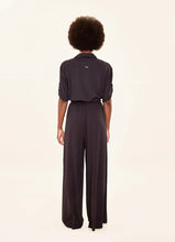 Carica l'immagine nel visualizzatore di Gallery, Model Back: Uv Line Pantaloni Da Spiaggia Pantalona Preto Upf50+