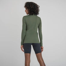 Carica l'immagine nel visualizzatore di Gallery, Model Back: Uv Line Protezioni Da Eruzioni Longsleeve Uvpro Fem Verde Militar Upf50+