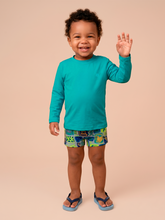 Carica l'immagine nel visualizzatore di Gallery, Model Front: Uv Line Protezioni Da Eruzioni Longsleeve Baby Green Sea Upf50+