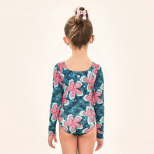 Carica l'immagine nel visualizzatore di Gallery, Model Back: Uv Line Intero Bambina Swimsuit Girl Hibiscus Upf50+