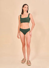 Carica l'immagine nel visualizzatore di Gallery, Model Front: Uv Line Completo Set Fit Color Green Cactus Upf50+