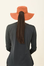Carica l'immagine nel visualizzatore di Gallery, Model Back: Uv Line Cappello Morbido San Diego Preto Caramelo Upf50+