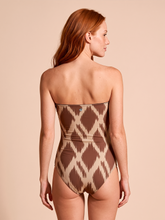 Carica l'immagine nel visualizzatore di Gallery, Model Back: Uv Line Intero Swimsuit Bandeau Diamond Upf50+