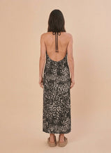 Carica l'immagine nel visualizzatore di Gallery, Model Back: Uv Line Vestito Da Spiaggia High-Neck Dress Asas Upf50+