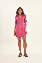 Carica l'immagine nel visualizzatore di Gallery, Model Front: Uv Line Camicia Shirtdress Copenhagen Fem Fucsia Upf50+