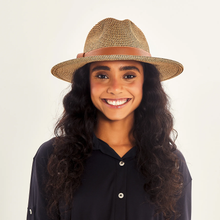 Carica l'immagine nel visualizzatore di Gallery, Model Front: Uv Line Cappello Fedora Hat Giovana Imp Fem Mescla Upf50+
