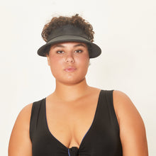 Carica l'immagine nel visualizzatore di Gallery, Model Front: Uv Line Visiera Visor Leblon Militar Green Upf50+