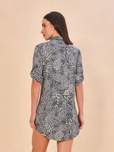 Carica l'immagine nel visualizzatore di Gallery, Model Back: Uv Line Camicia Shirtdress Asas Upf50+