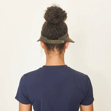 Carica l'immagine nel visualizzatore di Gallery, Model Back: Uv Line Visiera Visor Leblon Militar Green Upf50+