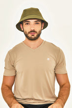 Carica l'immagine nel visualizzatore di Gallery, Model Front: Uv Line Cappello Alla Pescatore Hat Toronto Colors Masc Military Green Upf50+