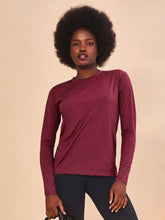 Carica l'immagine nel visualizzatore di Gallery, Model Front: Uv Line Protezioni Da Eruzioni Longsleeve Uvpro Vermelho Quimado Upf50+