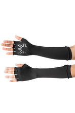 Carica l'immagine nel visualizzatore di Gallery, Model Front: Uv Line Guanti Long Gloves Fpu50+ Black Uv