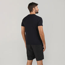 Carica l'immagine nel visualizzatore di Gallery, Model Back: Uv Line Top Da Fitness Sport Fit Mas Preto Upf50+