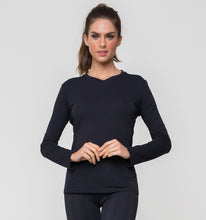 Carica l'immagine nel visualizzatore di Gallery, Model Front: Uv Line Top Da Fitness Sport Fit Preto Fem