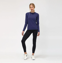 Carica l'immagine nel visualizzatore di Gallery, Model Front: Uv Line Protezioni Da Eruzioni Longsleeve Uvpro Fem Navy Blue Upf50+
