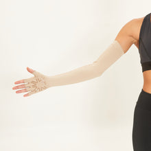 Carica l&#39;immagine nel visualizzatore di Gallery, Extra Long Glove Chocolate UPF50+
