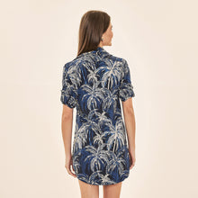 Carica l'immagine nel visualizzatore di Gallery, Model Back: Uv Line Camicia Shirtdress Coqueiros Marinho Upf50+
