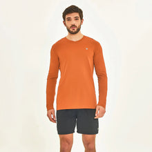 Carica l'immagine nel visualizzatore di Gallery, Model Front: Uv Line Magliette Uomo Longsleeve Sport Fit Caramelo
