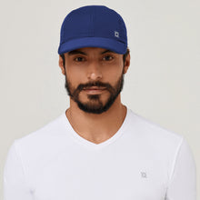 Carica l'immagine nel visualizzatore di Gallery, Model Front: Uv Line Berretto Cap Uv Pro Masc Navy Blue Upf50+
