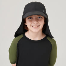 Carica l'immagine nel visualizzatore di Gallery, Model Front: Uv Line Berretto Cap Legionario Teens Inf Black Upf50+
