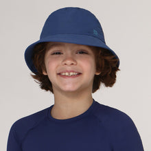 Carica l'immagine nel visualizzatore di Gallery, Model Front: Uv Line Cappello Alla Pescatore Hat Basic Kids Inf Navy Blue Upf50+
