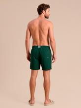 Carica l'immagine nel visualizzatore di Gallery, Model Back: Uv Line Bermuda / Uomo Shorts Acqua Boxer Military Green Upf50+
