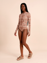 Carica l'immagine nel visualizzatore di Gallery, Image 03: Uv Line Intero Long Sleeve Swimsuit Macae Tie Dye Pitanga Upf50+
