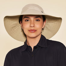 Carica l'immagine nel visualizzatore di Gallery, Model Front: Uv Line Cappello Morbido San Diego Areia Kaki Upf50+

