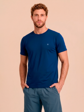 Carica l'immagine nel visualizzatore di Gallery, Model Front: Uv Line Magliette Uomo T-Shirt Uvpro Masc Cobalt Upf50+
