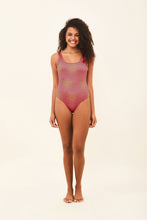 Carica l'immagine nel visualizzatore di Gallery, Model Front: Uv Line Intero Swimsuit Shine Malva
