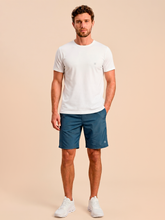 Carica l'immagine nel visualizzatore di Gallery, Model Front: Uv Line Bermuda / Uomo Shorts New Fit Masc Steel Upf50+
