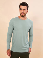 Carica l'immagine nel visualizzatore di Gallery, Model Front: Uv Line Protezioni Da Eruzioni Longsleeve New Fit Masc Verde Agua Upf50+
