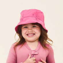 Carica l'immagine nel visualizzatore di Gallery, Model Front: Uv Line Cappello Alla Pescatore Hat Napoli Basic Kids Nac Inf Pink Upf50+
