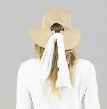 Carica l'immagine nel visualizzatore di Gallery, Model Back: Uv Line Cappello Morbido San Remo Areia Offwhite Upf50+
