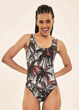 Carica l'immagine nel visualizzatore di Gallery, Gallery: Uv Line Intero Swimsuit Coqueiros Bege Upf50+
