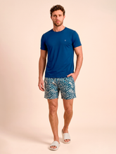 Carica l'immagine nel visualizzatore di Gallery, Model Front: Uv Line Bermuda / Uomo Shorts Acqua Boxer Tie Dye Blue Upf50+
