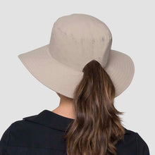 Carica l'immagine nel visualizzatore di Gallery, Model Back: Uv Line Cappello Alla Pescatore Hat California Nac Fem Sand Upf50+
