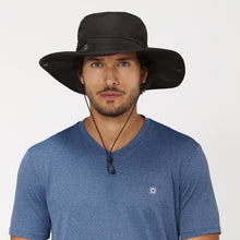 Carica l'immagine nel visualizzatore di Gallery, Model Front: Uv Line Cappello Morbido Safari Preto Upf50+
