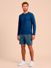 Carica l'immagine nel visualizzatore di Gallery, Model Front: Uv Line Protezioni Da Eruzioni Longsleeve Uvpro Masc Cobalt Upf50+
